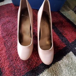 Me too platform pumps 8.5